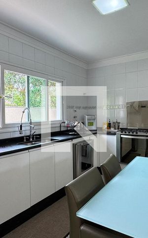 Casa de condomínio para alugar com 350m², 3 quartos e 6 vagasCozinha