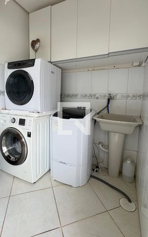 Casa de condomínio para alugar com 350m², 3 quartos e 6 vagasÁrea de Serviço