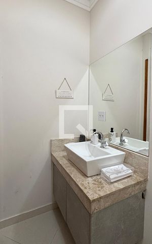 Casa de condomínio para alugar com 350m², 3 quartos e 6 vagasLavabo