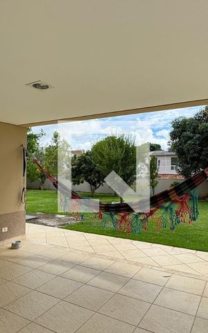Casa de condomínio para alugar com 350m², 3 quartos e 6 vagasQuintal