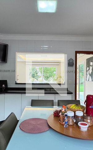 Casa de condomínio para alugar com 350m², 3 quartos e 6 vagasCozinha
