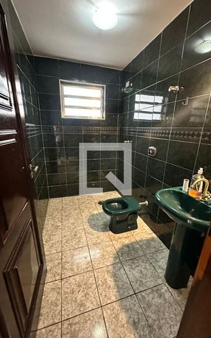 Casa à venda com 190m², 3 quartos e 2 vagas Casa à venda com 190m², 3 quartos e 2 vagasBanheiro