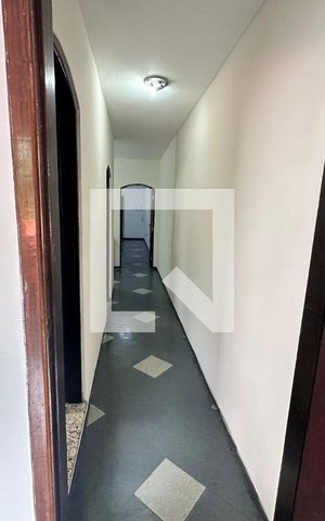 Casa à venda com 190m², 3 quartos e 2 vagas Casa à venda com 190m², 3 quartos e 2 vagasCorredor