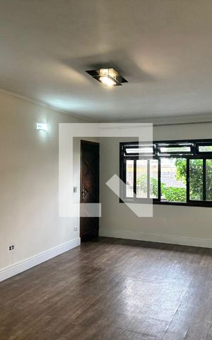 Casa à venda com 190m², 3 quartos e 2 vagas Casa à venda com 190m², 3 quartos e 2 vagasSala