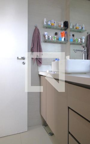Apartamento à venda com 136m², 4 quartos e 2 vagasBanheiro do Quarto 1