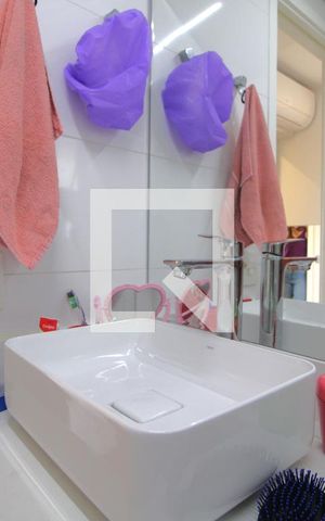 Apartamento à venda com 136m², 4 quartos e 2 vagasBanheiro do Quarto 2