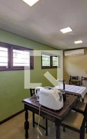 Casa à venda com 358m², 5 quartos e 2 vagasDespensa