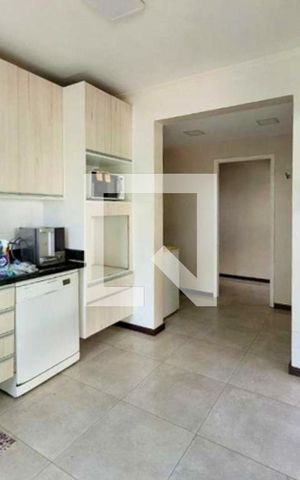 Casa à venda com 358m², 5 quartos e 2 vagasCozinha
