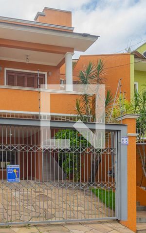 Casa à venda com 247m², 3 quartos e 4 vagas Casa à venda com 247m², 3 quartos e 4 vagasFachada