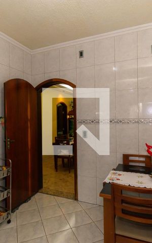 Casa à venda com 112m², 3 quartos e 2 vagas Casa à venda com 112m², 3 quartos e 2 vagasCozinha