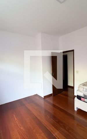 Casa à venda com 200m², 4 quartos e 4 vagas Casa à venda com 200m², 4 quartos e 4 vagasQuarto 2