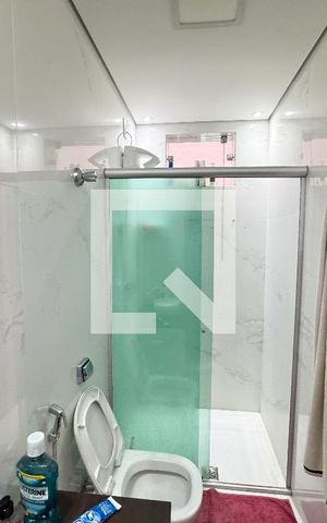 Casa à venda com 200m², 4 quartos e 4 vagas Casa à venda com 200m², 4 quartos e 4 vagasBanheiro