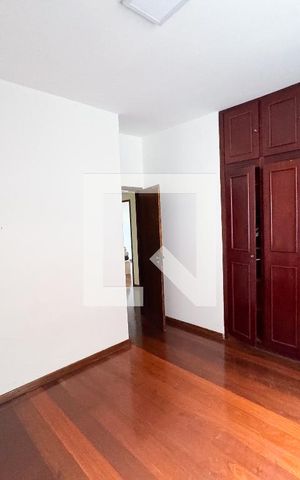 Casa à venda com 200m², 4 quartos e 4 vagas Casa à venda com 200m², 4 quartos e 4 vagasQuarto 4