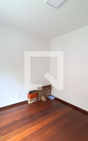 Casa à venda com 200m², 4 quartos e 4 vagas Casa à venda com 200m², 4 quartos e 4 vagasQuarto 4