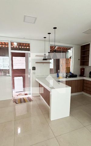 Casa à venda com 200m², 4 quartos e 4 vagas Casa à venda com 200m², 4 quartos e 4 vagasCozinha