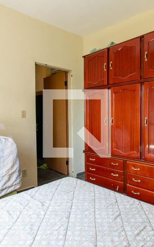 Casa à venda com 70m², 2 quartos e 4 vagas Casa à venda com 70m², 2 quartos e 4 vagasQuarto