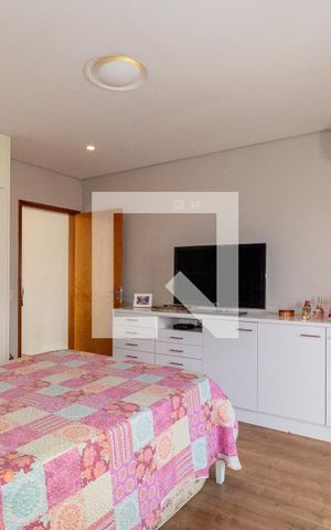 Casa à venda com 140m², 4 quartos e 3 vagasSuíte