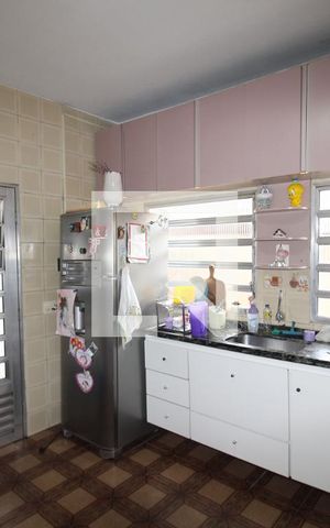 Casa para alugar com 330m², 4 quartos e 3 vagasCozinha 1