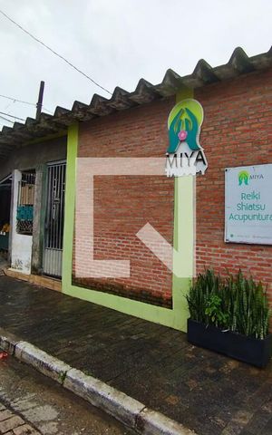 Casa para alugar com 330m², 4 quartos e 3 vagas Casa para alugar com 330m², 4 quartos e 3 vagasFachada