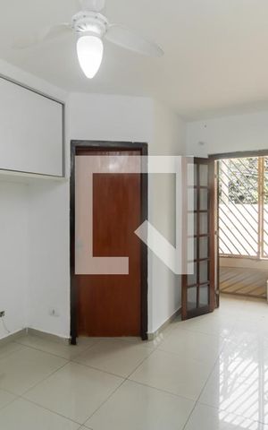 Casa para alugar com 180m², 2 quartos e 1 vaga Casa para alugar com 180m², 2 quartos e 1 vagaSuite