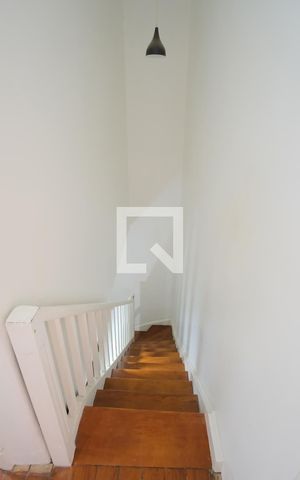 Casa à venda com 148m², 3 quartos e 1 vagaEscada