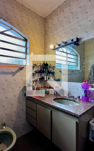 Casa para alugar com 187m², 3 quartos e 3 vagas Casa para alugar com 187m², 3 quartos e 3 vagasBanheiro Suíte