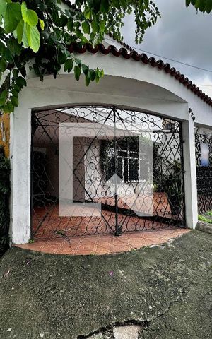 Casa para alugar com 187m², 3 quartos e 3 vagas Casa para alugar com 187m², 3 quartos e 3 vagasFachada