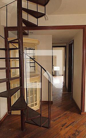 Apartamento à venda com 140m², 2 quartos e 2 vagasEscada da sala