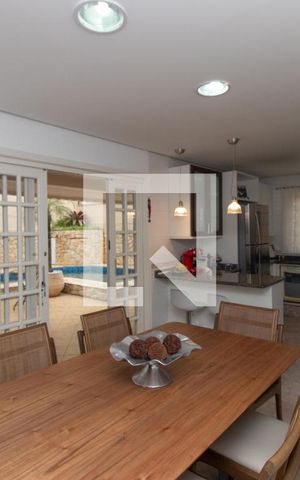 Casa à venda com 320m², 3 quartos e 5 vagas Casa à venda com 320m², 3 quartos e 5 vagasCopa