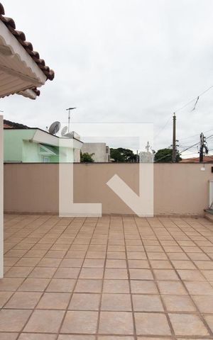 Casa à venda com 320m², 3 quartos e 5 vagas Casa à venda com 320m², 3 quartos e 5 vagasVaranda
