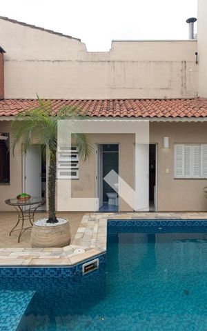 Casa à venda com 320m², 3 quartos e 5 vagas Casa à venda com 320m², 3 quartos e 5 vagasPiscina