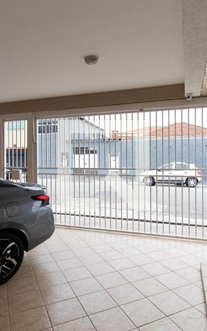 Casa à venda com 320m², 3 quartos e 5 vagas Casa à venda com 320m², 3 quartos e 5 vagasGaragem