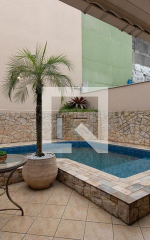 Casa à venda com 320m², 3 quartos e 5 vagas Casa à venda com 320m², 3 quartos e 5 vagasPiscina