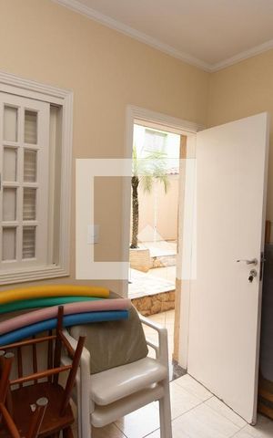 Casa à venda com 320m², 3 quartos e 5 vagas Casa à venda com 320m², 3 quartos e 5 vagasDespensa