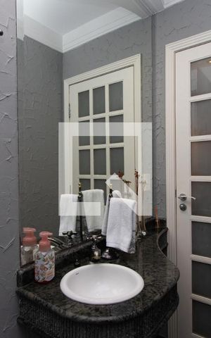 Casa à venda com 320m², 3 quartos e 5 vagas Casa à venda com 320m², 3 quartos e 5 vagasLavabo