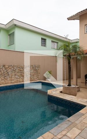 Casa à venda com 320m², 3 quartos e 5 vagas Casa à venda com 320m², 3 quartos e 5 vagasPiscina