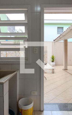 Casa à venda com 320m², 3 quartos e 5 vagas Casa à venda com 320m², 3 quartos e 5 vagasÁrea de Serviço