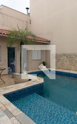 Casa à venda com 320m², 3 quartos e 5 vagas Casa à venda com 320m², 3 quartos e 5 vagasPiscina