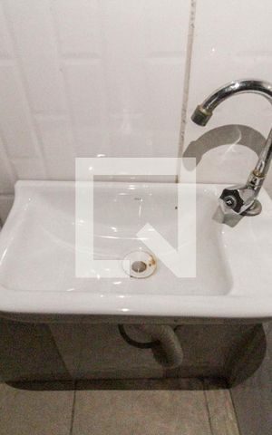Casa para alugar com 45m², 1 quarto e sem vaga Casa para alugar com 45m², 1 quarto e sem vagaBanheiro