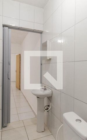 Casa para alugar com 45m², 1 quarto e sem vaga Casa para alugar com 45m², 1 quarto e sem vagaBanheiro