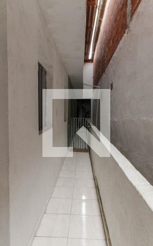 Casa para alugar com 45m², 1 quarto e sem vaga Casa para alugar com 45m², 1 quarto e sem vagaCorredor Externo