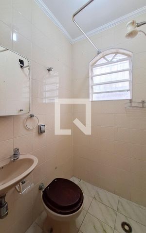 Casa à venda com 254m², 4 quartos e 3 vagas Casa à venda com 254m², 4 quartos e 3 vagasBanheiro de serviço