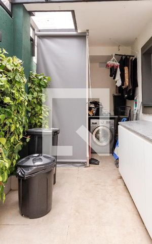 Casa à venda com 350m², 4 quartos e 4 vagas Casa à venda com 350m², 4 quartos e 4 vagasÁrea de Serviço