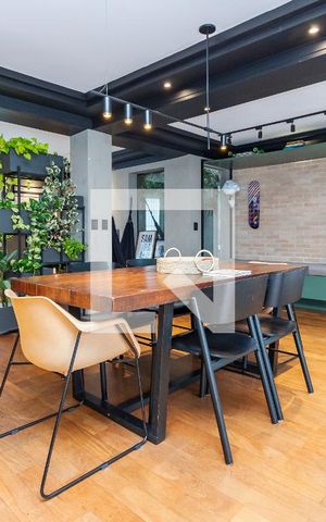 Casa à venda com 350m², 4 quartos e 4 vagas Casa à venda com 350m², 4 quartos e 4 vagasSala