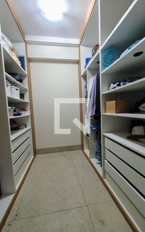 Apartamento à venda com 223m², 4 quartos e 3 vagas Apartamento à venda com 223m², 4 quartos e 3 vagasQuarto