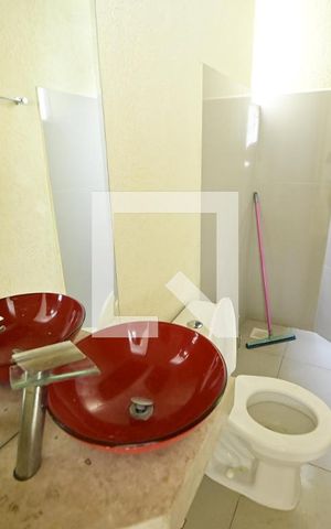 Casa para alugar com 120m², 3 quartos e 1 vaga Casa para alugar com 120m², 3 quartos e 1 vagaBanheiro