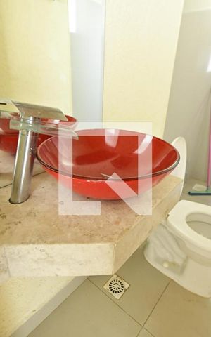 Casa para alugar com 120m², 3 quartos e 1 vaga Casa para alugar com 120m², 3 quartos e 1 vagaBanheiro