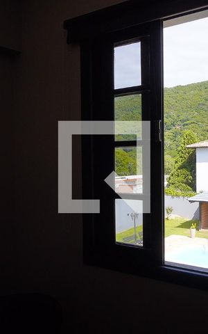 Casa de condomínio para alugar com 1000m², 3 quartos e 4 vagasEscritório 2 - Vista
