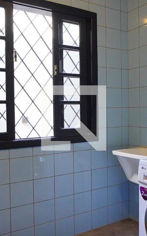 Casa de condomínio para alugar com 1000m², 3 quartos e 4 vagasÁrea de Serviço
