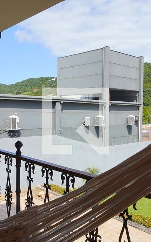Casa de condomínio para alugar com 1000m², 3 quartos e 4 vagasVaranda